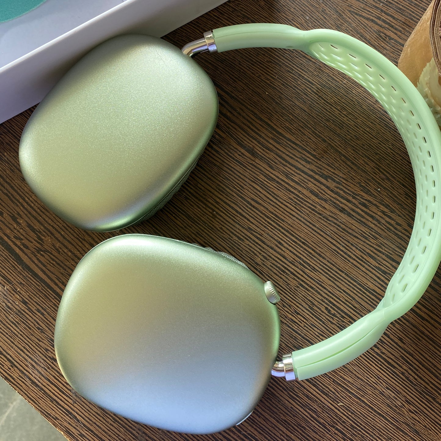 Aerpods max green